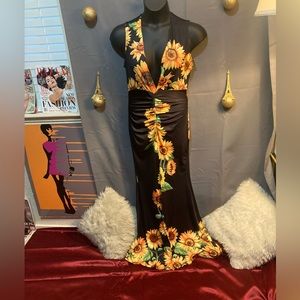 Brand new sun flower dress size M Quilting comfy dress color black and yellow.